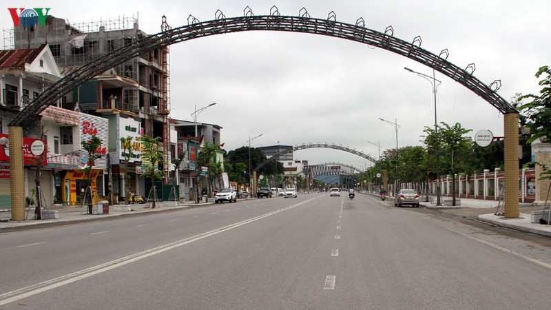 cach ly toan xa hoi, nguoi dan thanh vinh van "do" ve ho dieu hoa dao choi hinh 1