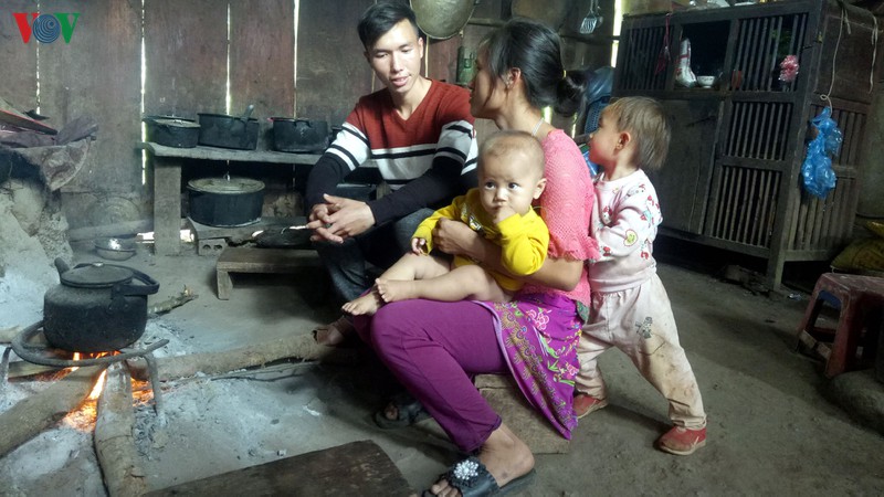 nguoi can bo y te thon ban het long vi ba con chong dich covid-19 hinh 2