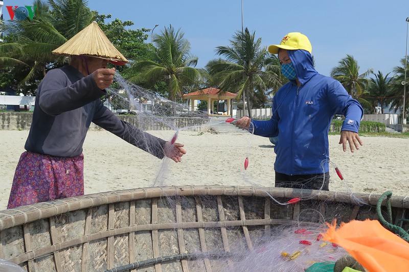 ngu dan vat va muu sinh nhung ngay chong dich hinh 2