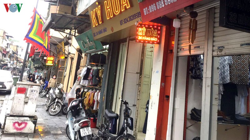 kinh doanh buon ban tap nap sau quyet dinh noi long cach ly xa hoi hinh 2