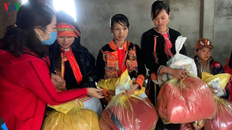 anh: nguoi dan phong tho, lai chau am long hon sau thien tai hinh 10