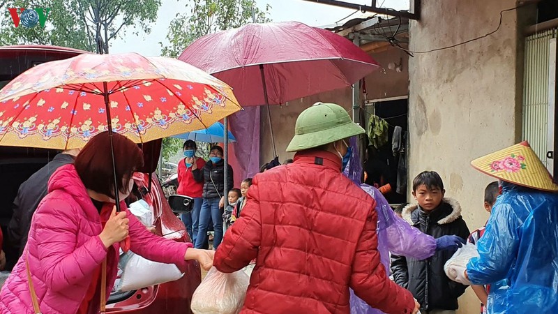 anh: nguoi dan phong tho, lai chau am long hon sau thien tai hinh 9