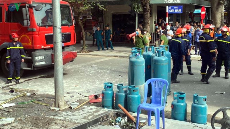 dang dieu tra nguyen nhan vu no 1 nha hang o ha noi hinh 1