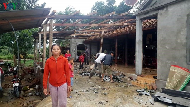 hon 100 ngoi nha bi hu hai do loc xoay o ha tinh hinh 1