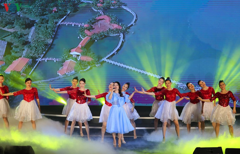 ha long - quang ninh chao he ruc ro sac mau hinh 4