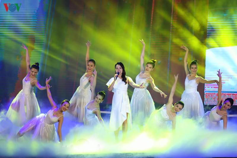 ha long - quang ninh chao he ruc ro sac mau hinh 8