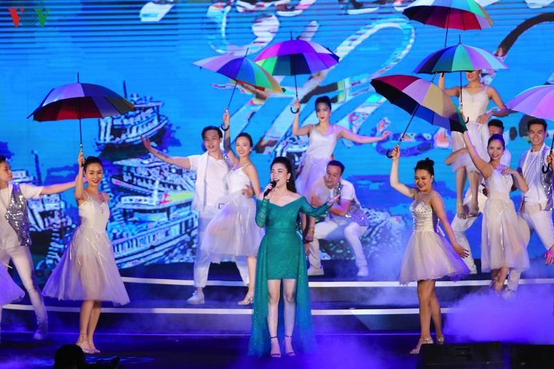 ha long - quang ninh chao he ruc ro sac mau hinh 9