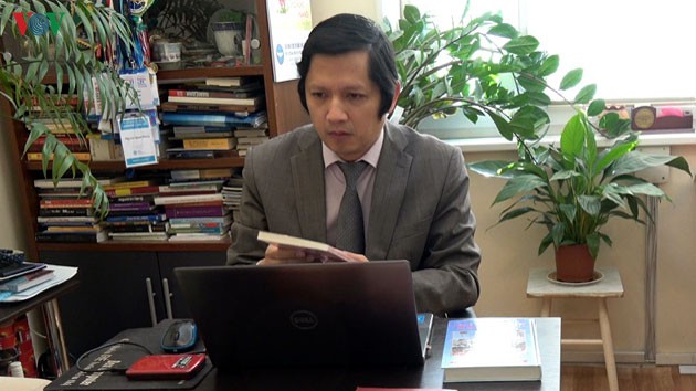 ts. nguyen quoc hung say me dich sach viet ve bac ho hinh 2