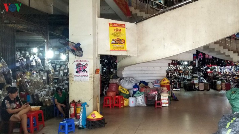cho coc leu (lao cai): ban quan ly cho va tieu thuong bat dong quan diem hinh 1