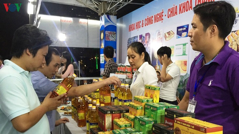 kich cau tieu dung trong dieu kien thu nhap cua nguoi dan con kho khan la bai toan kho hinh 2