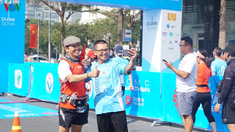 chum anh: hang nghin nguoi tham gia giai marathon tphcm nam 2020 hinh 10