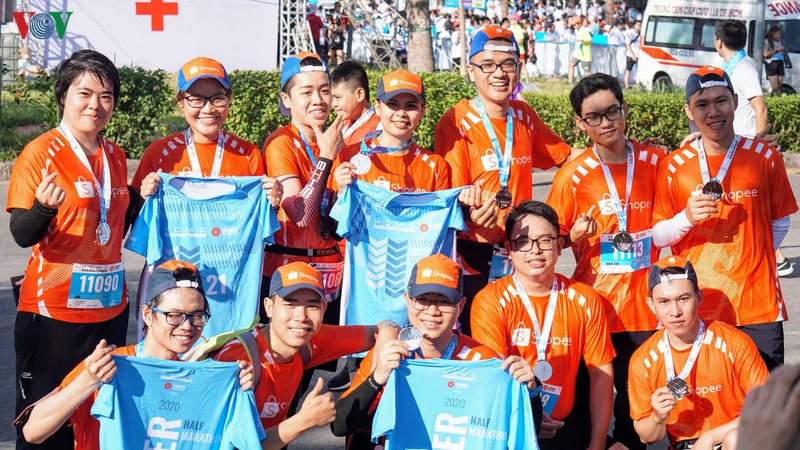 chum anh: hang nghin nguoi tham gia giai marathon tphcm nam 2020 hinh 13