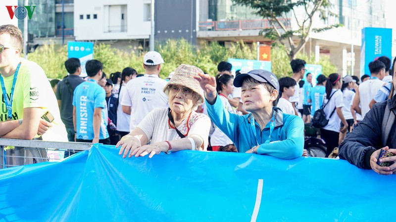 chum anh: hang nghin nguoi tham gia giai marathon tphcm nam 2020 hinh 16