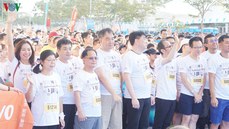 chum anh: hang nghin nguoi tham gia giai marathon tphcm nam 2020 hinh 1