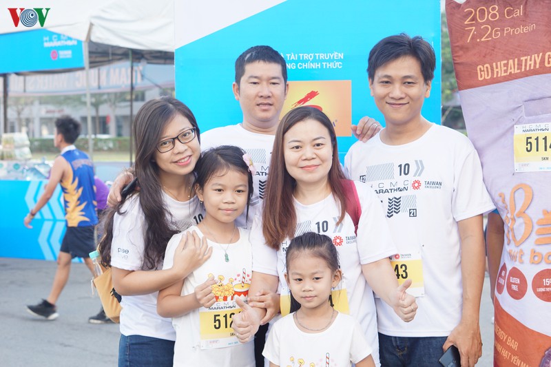 chum anh: hang nghin nguoi tham gia giai marathon tphcm nam 2020 hinh 2