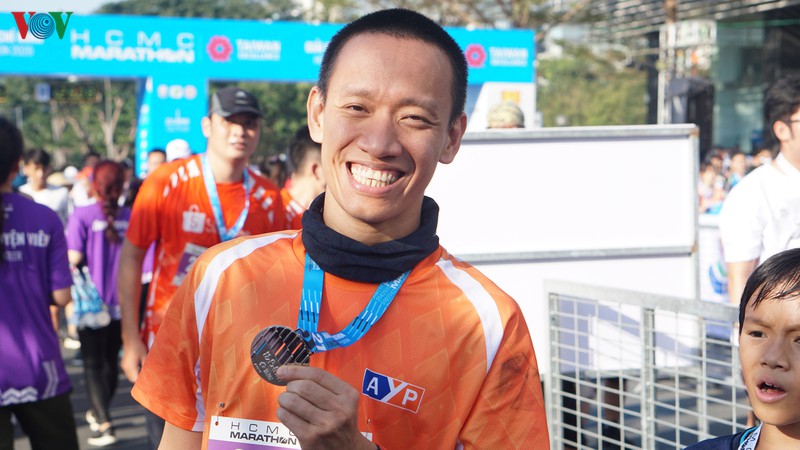chum anh: hang nghin nguoi tham gia giai marathon tphcm nam 2020 hinh 8