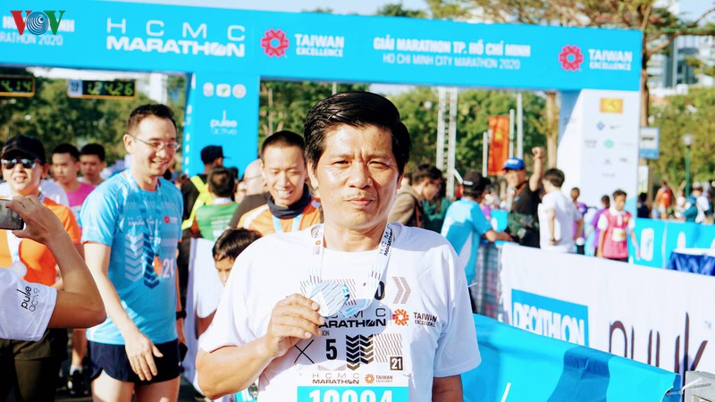 chum anh: hang nghin nguoi tham gia giai marathon tphcm nam 2020 hinh 9