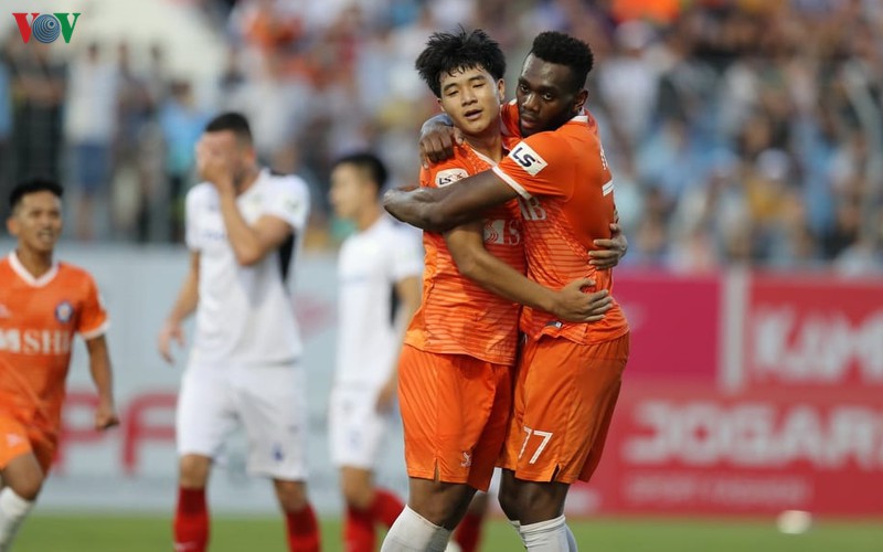 hang thu hagl "tang qua" cho duc chinh co ban dau tien o v-league 2020 hinh 1