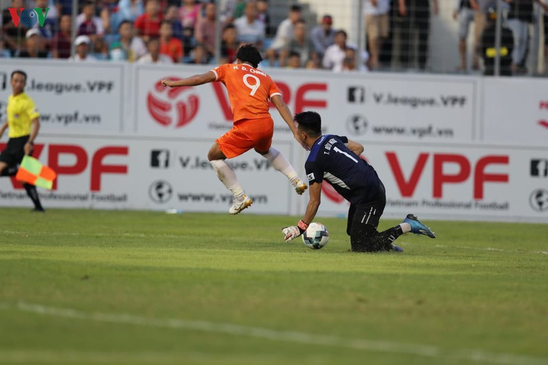 hang thu hagl "tang qua" cho duc chinh co ban dau tien o v-league 2020 hinh 2