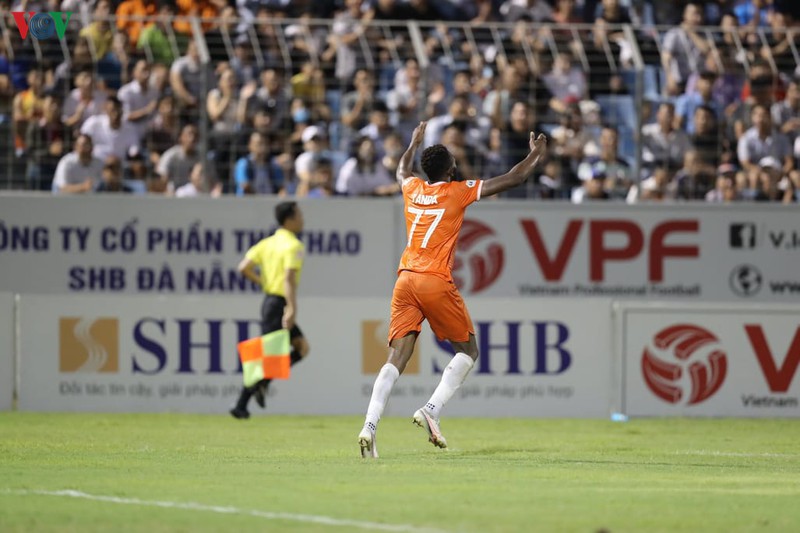 hang thu hagl "tang qua" cho duc chinh co ban dau tien o v-league 2020 hinh 8