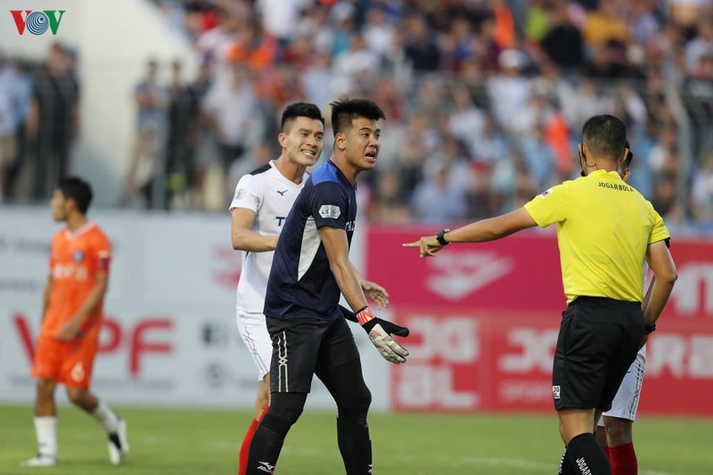 hang thu hagl "tang qua" cho duc chinh co ban dau tien o v-league 2020 hinh 3