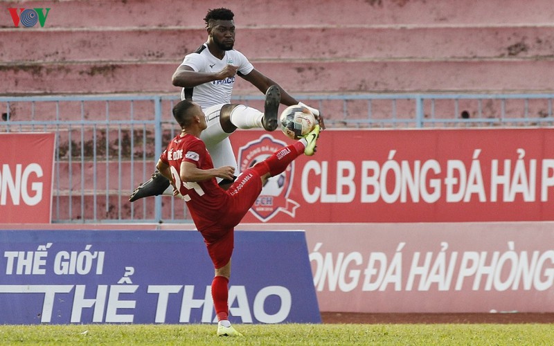 nhung pha "dau vo" nay lua trong tran hoa 0-0 giua hai phong va hagl hinh 1