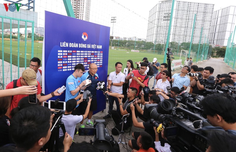 hlv park hang seo: "u22 viet nam co the tap huan nuoc ngoai vao thang 10" hinh 1