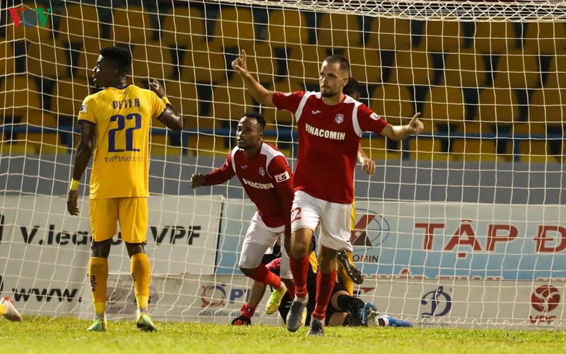 tuong thuat than quang ninh 2-0 slna: vong 11 v-league 2020 hinh 1