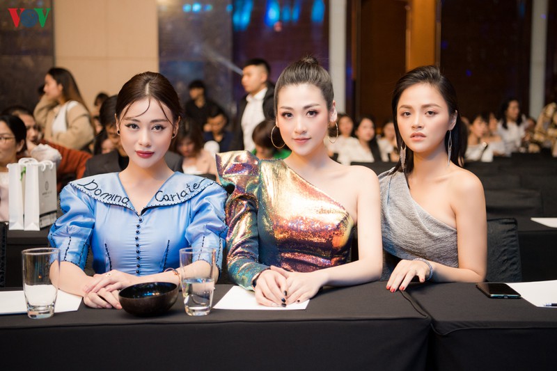 a hau tu anh hoi ngo dien vien phuong oanh va thu quynh hinh 9