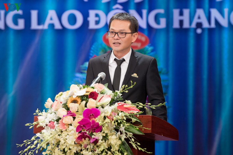 nha hat kich ha noi ky niem 60 nam thanh lap va don huan chuong lao dong hinh 1