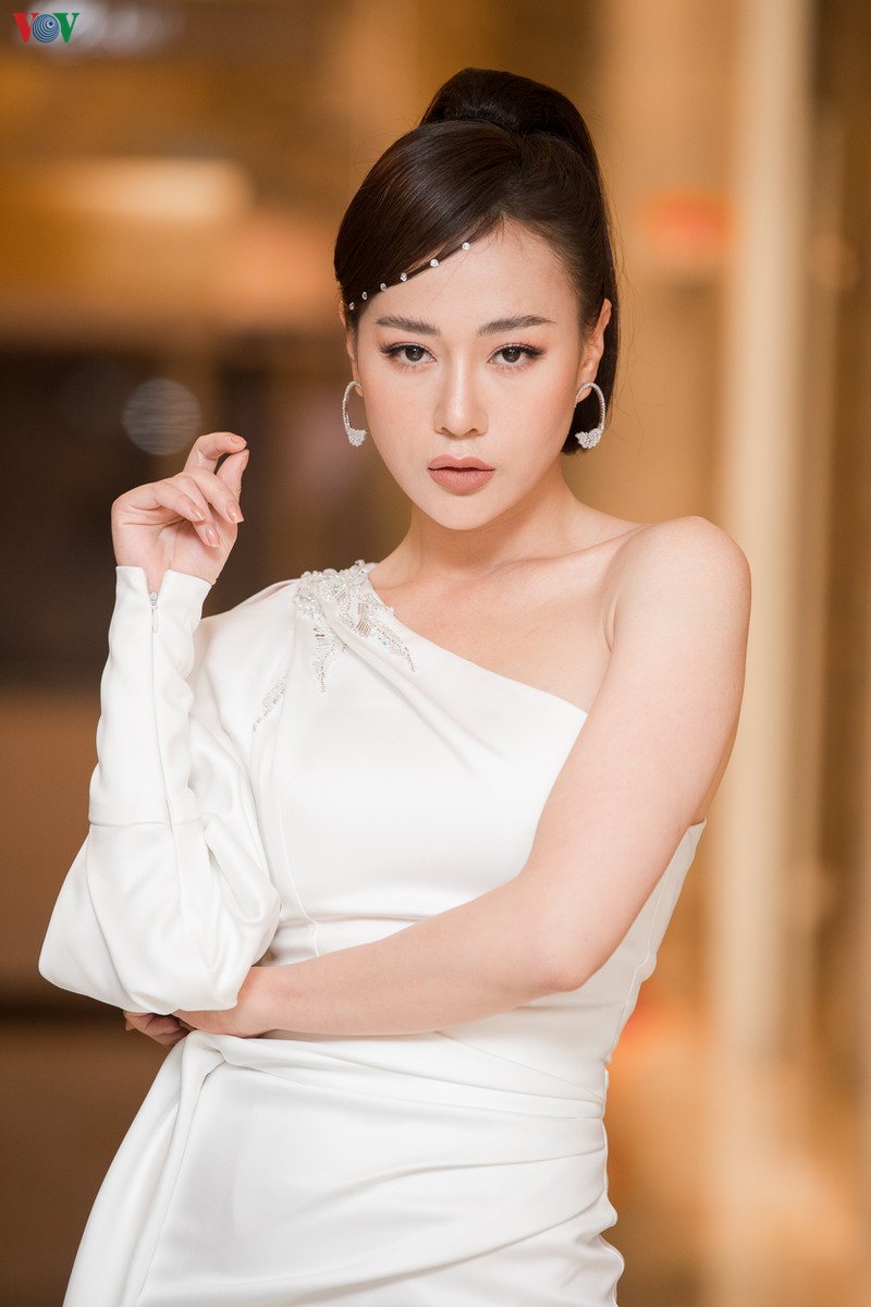 phuong oanh rang ro ra mat phim moi du bi ngo doc thuc pham  hinh 1