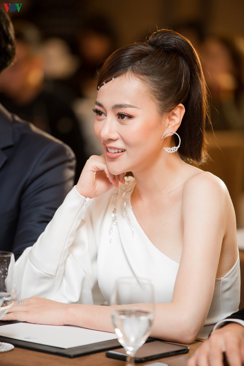 phuong oanh rang ro ra mat phim moi du bi ngo doc thuc pham  hinh 10