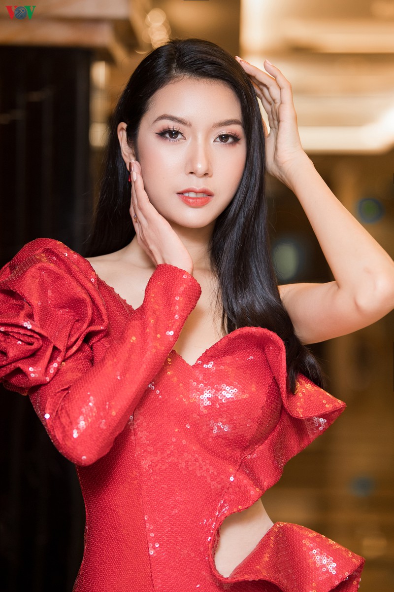 a hau thuy van rang ro lam mc tai "vu khuc anh sang - countdown 2020" hinh 4