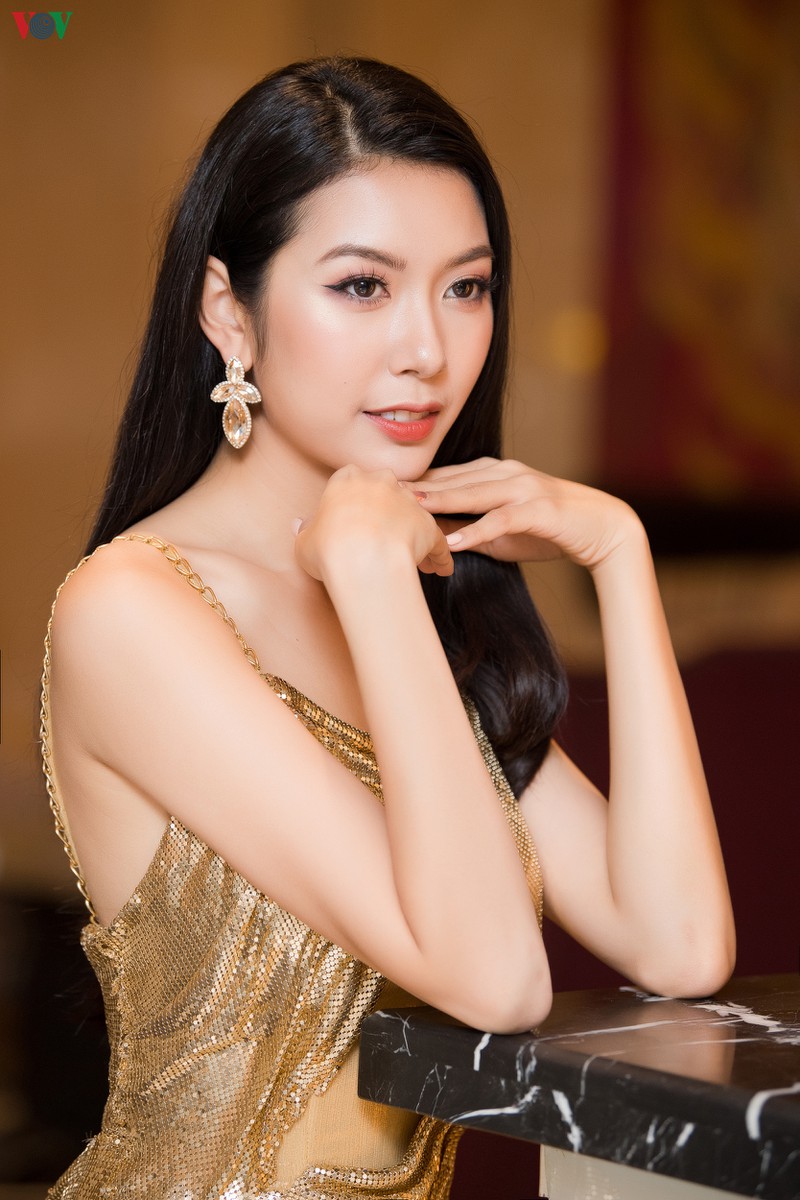 a hau thuy van rang ro lam mc tai "vu khuc anh sang - countdown 2020" hinh 7