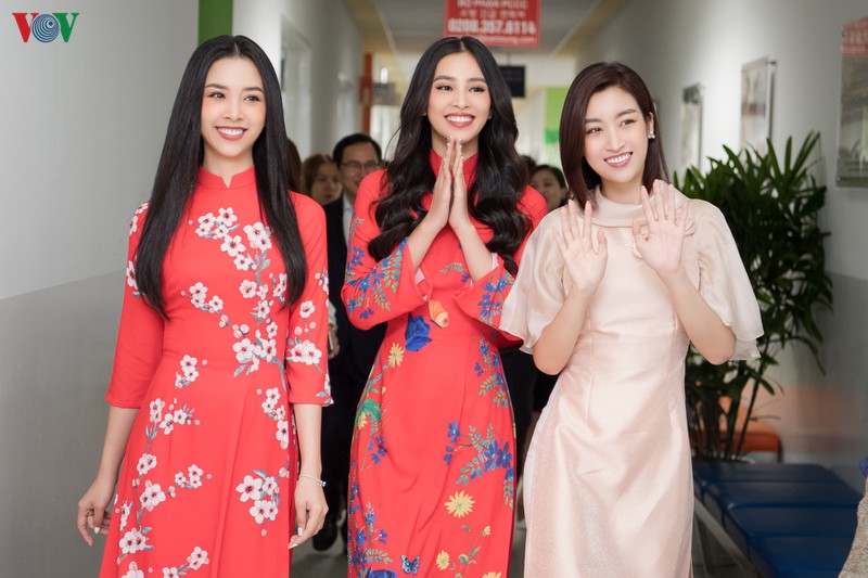 hoa hau do my linh, tieu vy lan toa ngay "chu nhat do" dip cuoi nam hinh 3