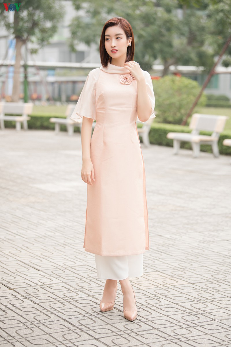 hoa hau do my linh, tieu vy lan toa ngay "chu nhat do" dip cuoi nam hinh 9