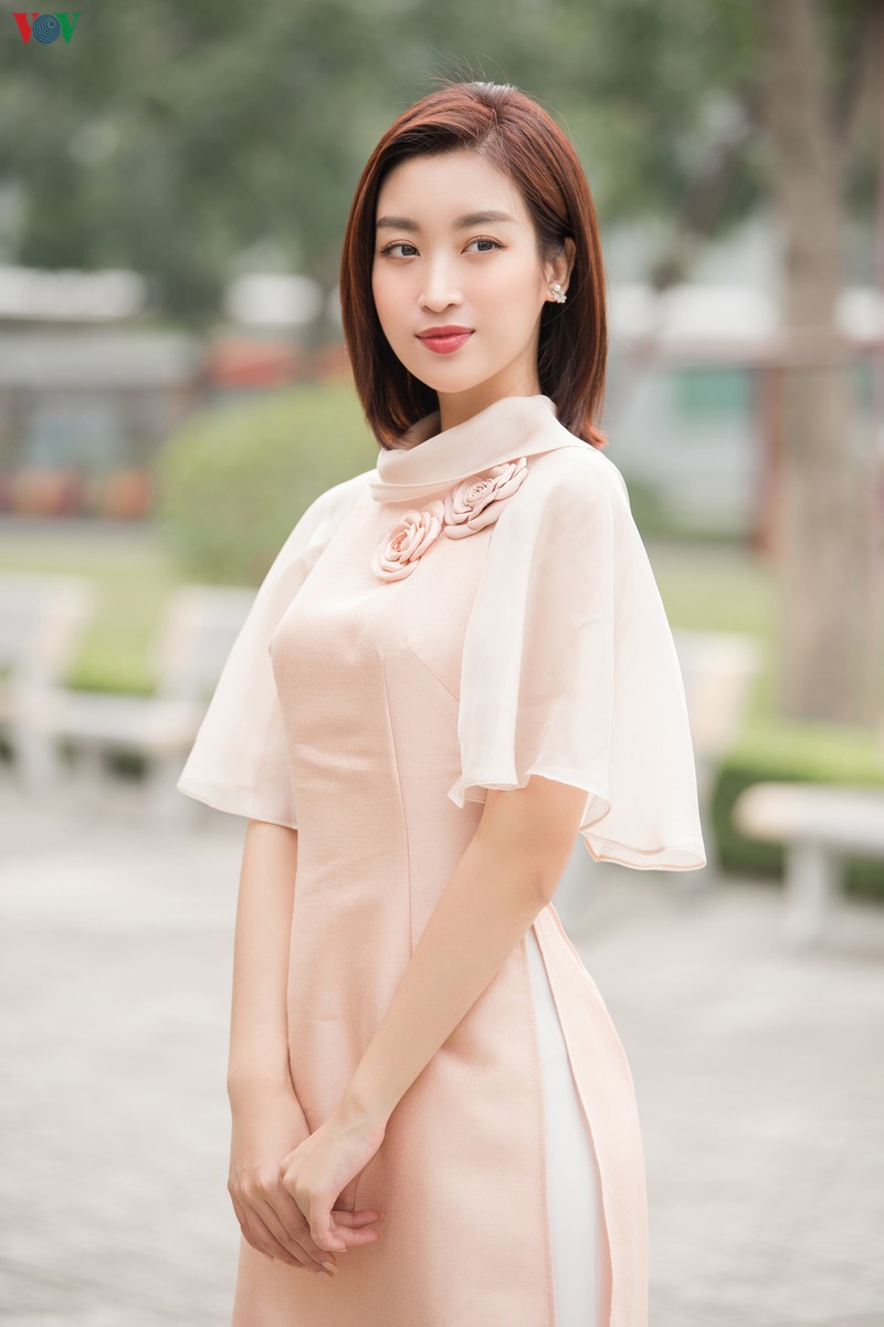 hoa hau do my linh, tieu vy lan toa ngay "chu nhat do" dip cuoi nam hinh 7
