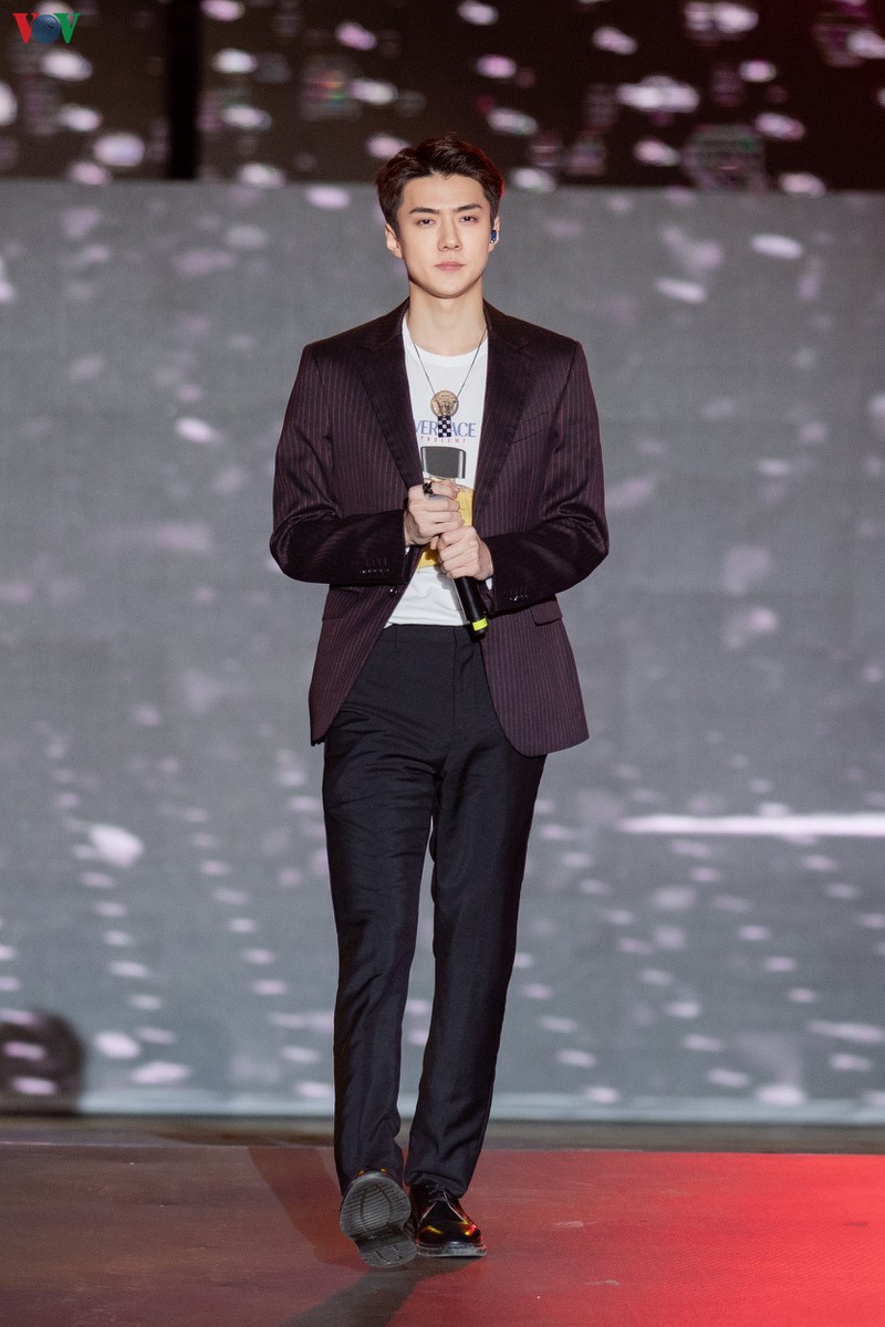 exo chanyeol doi non la, sehun chia se rat nho viet nam tai k-pop super concert hinh 17