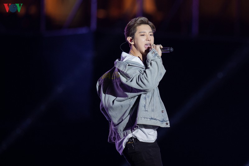 exo chanyeol doi non la, sehun chia se rat nho viet nam tai k-pop super concert hinh 4