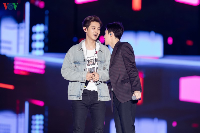 exo chanyeol doi non la, sehun chia se rat nho viet nam tai k-pop super concert hinh 7