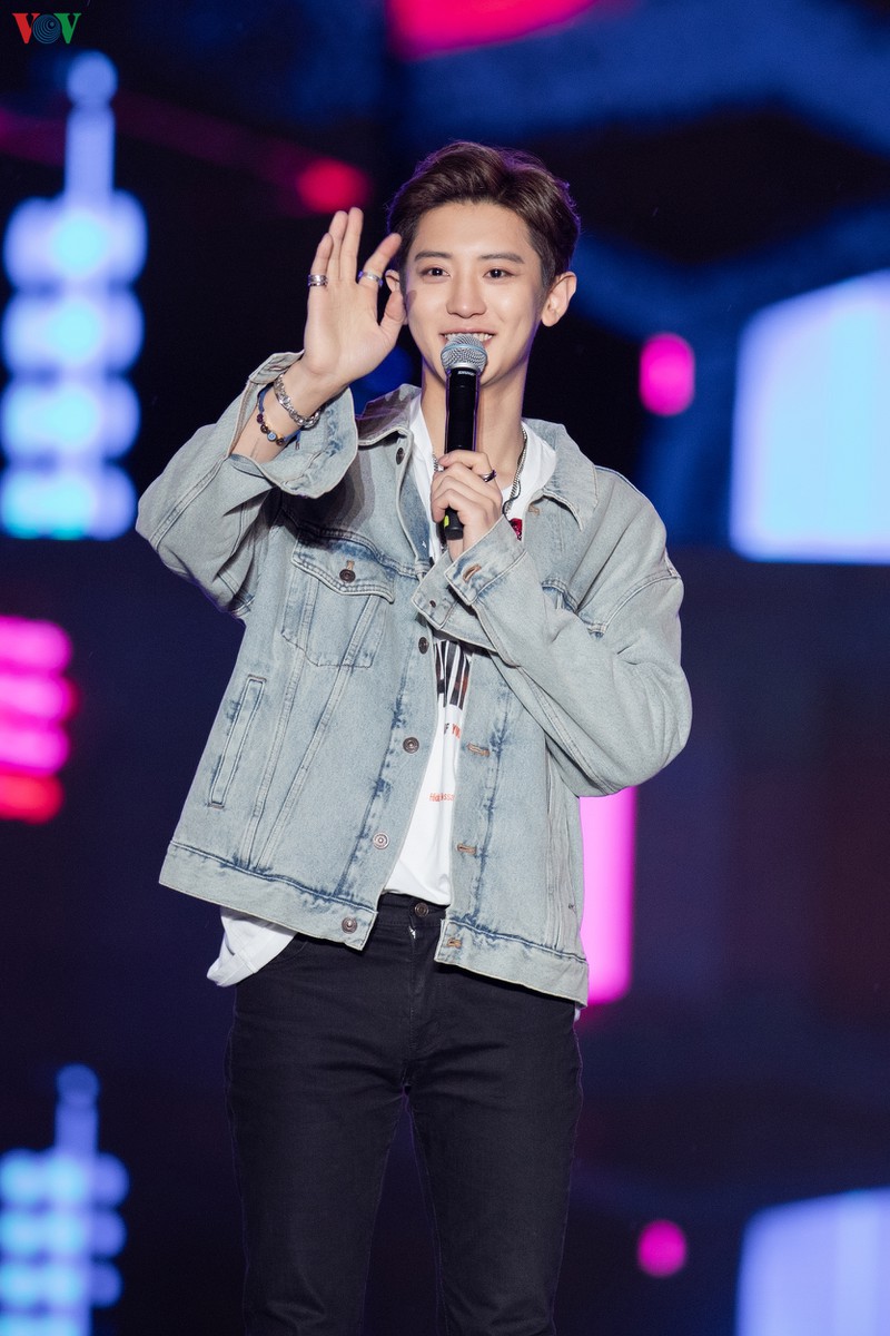 exo chanyeol doi non la, sehun chia se rat nho viet nam tai k-pop super concert hinh 6