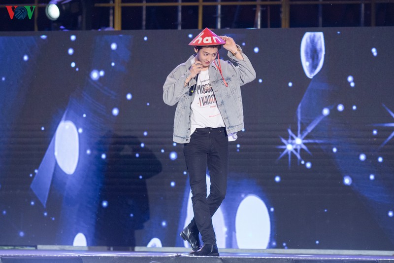 exo chanyeol doi non la, sehun chia se rat nho viet nam tai k-pop super concert hinh 10