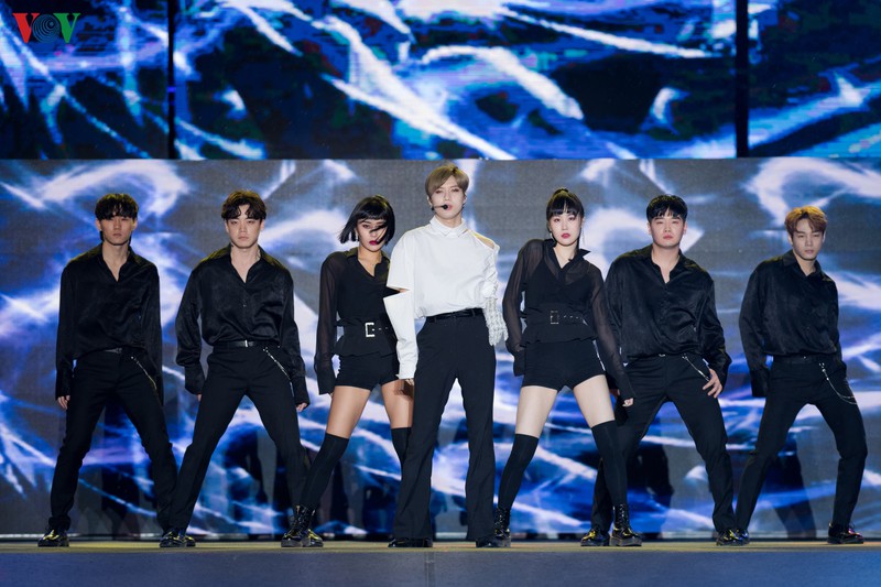 taemin me hoac nguoi ham mo voi man trinh dien dinh cao tai k-pop super concert hinh 1