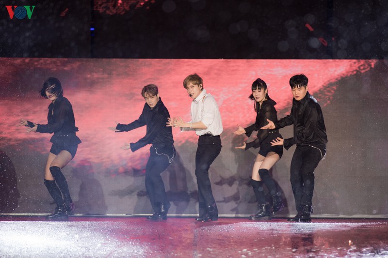 taemin me hoac nguoi ham mo voi man trinh dien dinh cao tai k-pop super concert hinh 14