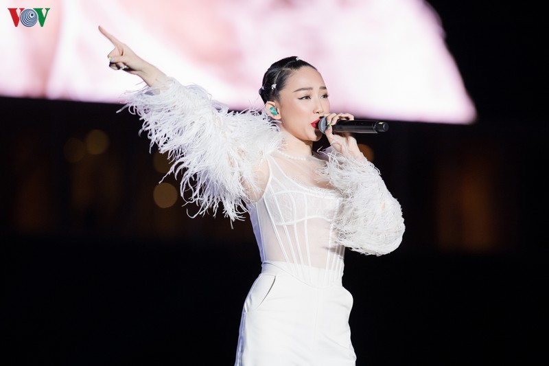 toc tien va dan my nhan han quoc "dot chay" k-pop super concert hinh 3