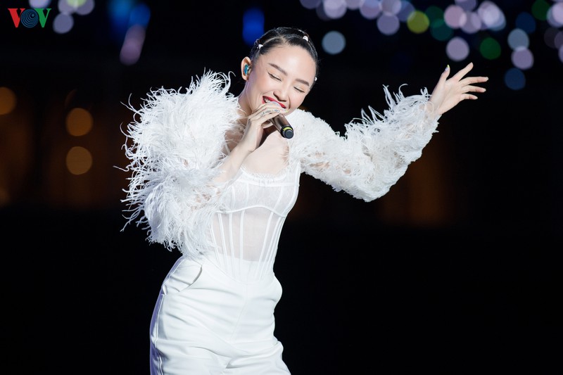 toc tien va dan my nhan han quoc "dot chay" k-pop super concert hinh 4