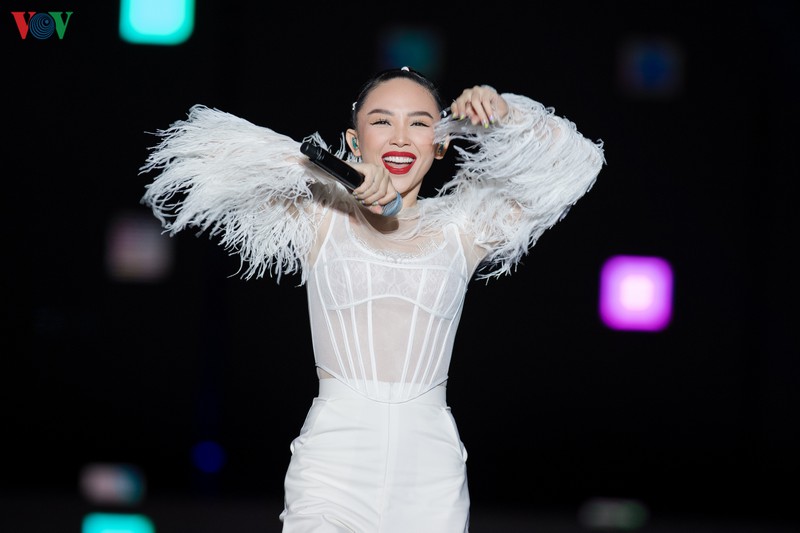 toc tien va dan my nhan han quoc "dot chay" k-pop super concert hinh 5