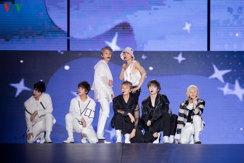 nhom nhac nct 127 bieu dien "cuc xung" duoi troi mua ha noi hinh 6