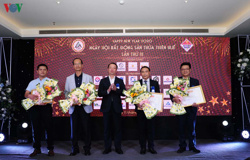 truc anh, tran phong "mat biec" bat ngo "hen ho" o hue hinh 4