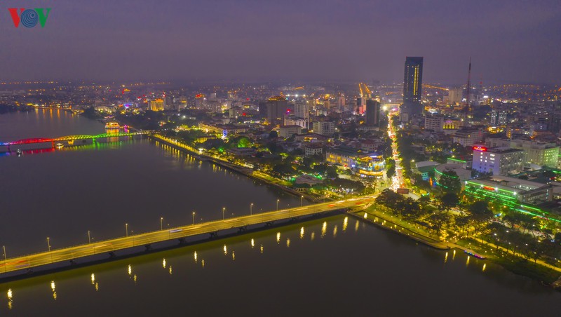 anh: hue lang man hon voi duong di bo hai bo song huong hinh 11